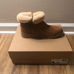 NWT UGGS- Kristen style in chestnut